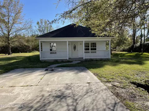 213 Woodrow St, Tabor City, NC 28463