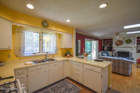 32 Shadow Dr, Whispering Pines, NC 28327 photo 14