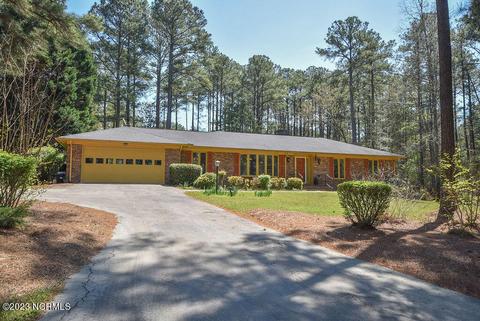 32 Shadow Dr, Whispering Pines, NC 28327 photo 3