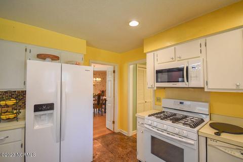 32 Shadow Dr, Whispering Pines, NC 28327 photo 16