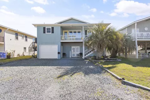 118 Fayetteville St, Holden Beach, NC 28462