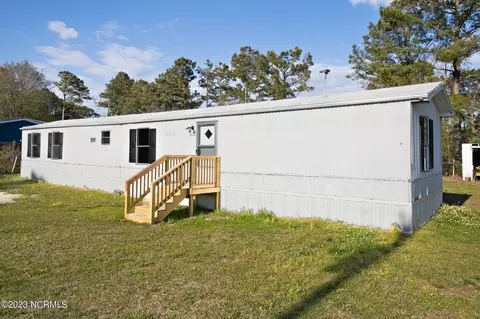 212 E Southwinds Dr, Newport, NC 28570