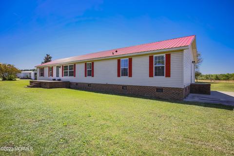 102 Teachey Mac Rd, Magnolia, NC 28453