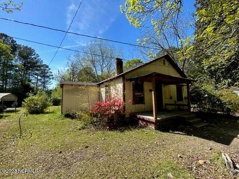 114 Moore St, Aberdeen, NC 28315