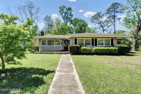 2220 Camellia Dr, Wilmington, NC 28403