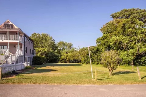 506 Water St, Oriental, NC 28571