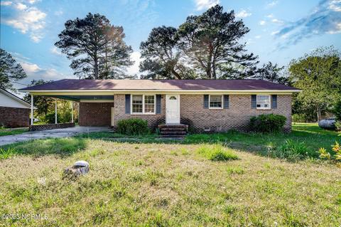 115 Lincoln St, Wallace, NC 28466