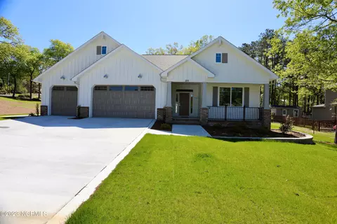 105 Devon Cir, Aberdeen, NC 28315 photo 2