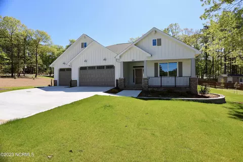 105 Devon Cir, Aberdeen, NC 28315 photo 1