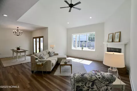 105 Devon Cir, Aberdeen, NC 28315 photo 17