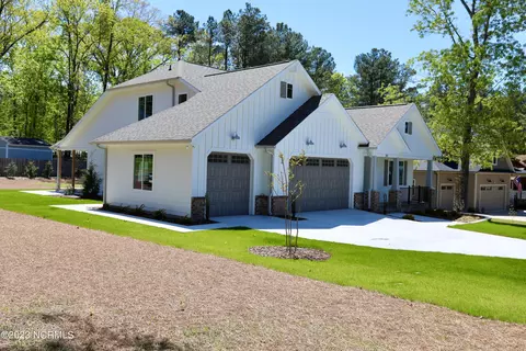 105 Devon Cir, Aberdeen, NC 28315 photo 4