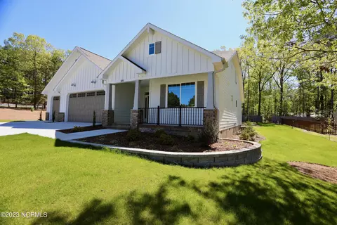 105 Devon Cir, Aberdeen, NC 28315 photo 3