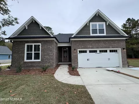 95 N Beatrice Dr, Rocky Point, NC 28457