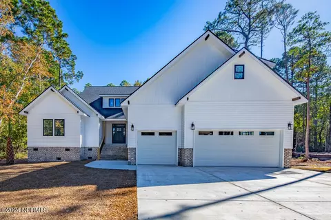 2079 Royal Pines Dr, New Bern, NC 28560