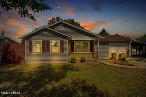 206 Cinnamon Dr, Hubert, NC 28539
