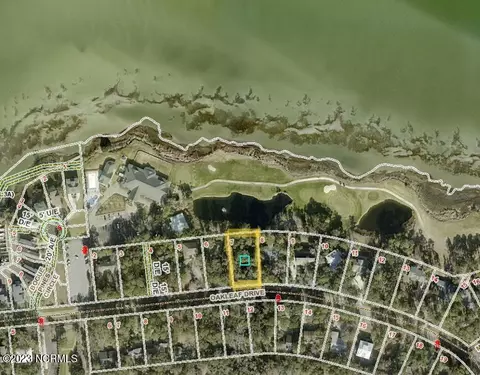 138 Oakleaf Dr, Pine Knoll Shores, NC 28512