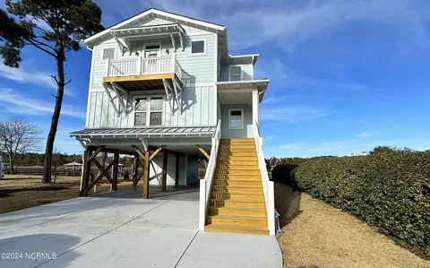 1104 E Yacht Dr, Oak Island, NC 28465