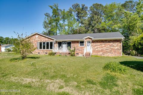 114 Lincoln St, Wallace, NC 28466