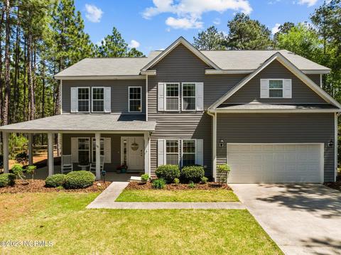 101 Shropshire Ct, West End, NC 27376