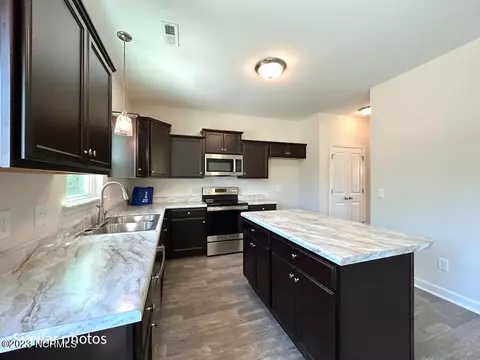 608 Riggs Rd, Hubert, NC 28539 photo 18
