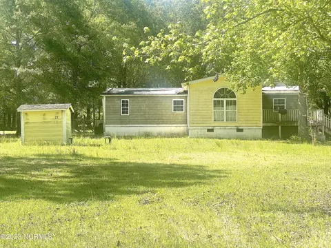 77 Lucilles Pl, Burgaw, NC 28425