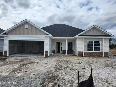 929 Eakins Ln, Richlands, NC 28574