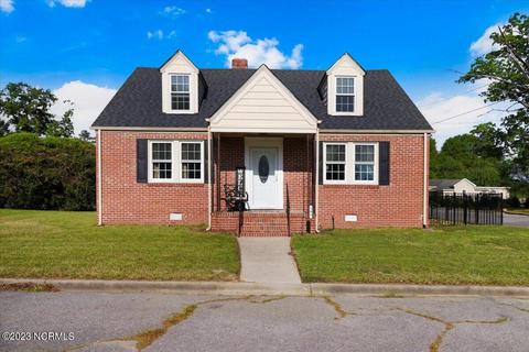 205 Pine St, Walstonburg, NC 27888