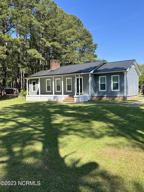 1301 Alexander St, Fairmont, NC 28340