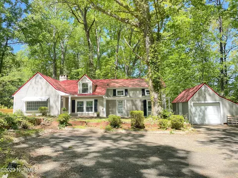 130 W Elm St, Robbins, NC 27325