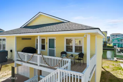 111 Lions Paw St, Holden Beach, NC 28462