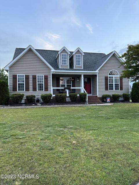 2744 N Chatham Ct, Winterville, NC 28590