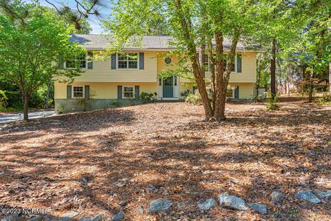 118 Pinecone Ct, West End, NC 27376