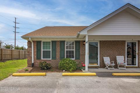 2900 Myrtle St #5, Morehead City, NC 28557