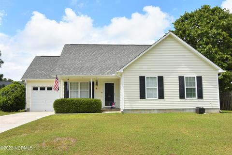 733 Oak Branches Close SE, Belville, NC 28451