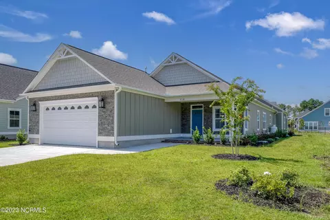 318 Lightning Bug Ln, Holly Ridge, NC 28445