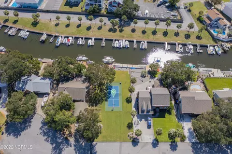 209 Peninsula Dr, Carolina Beach, NC 28428