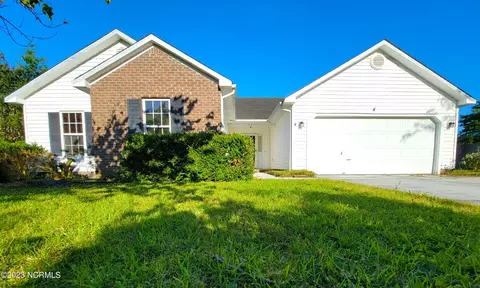 314 Dapper Dan Dr, Sneads Ferry, NC 28460