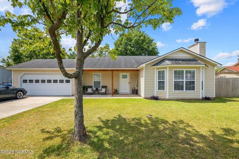 325 Little John Ln, Havelock, NC 28532