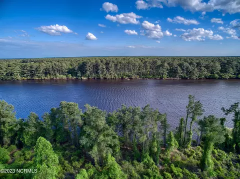 22 W Waterway Dr, Belhaven, NC 27810