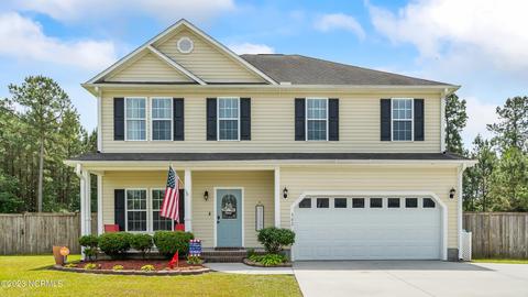 302 Sunbeam Ct, Richlands, NC 28574