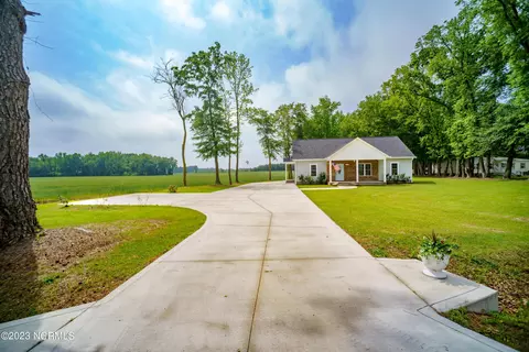 632 N Blizzardtown Rd, Beulaville, NC 28518