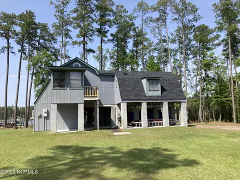 568 Chambers Point Rd, Belhaven, NC 27810