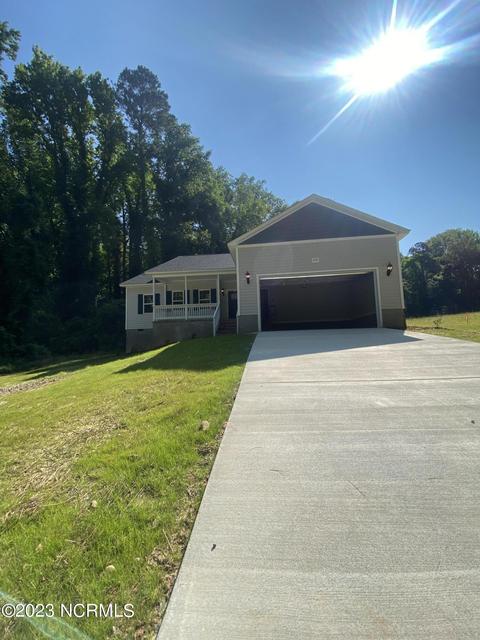 710 Pinecrest St, Carthage, NC 28327
