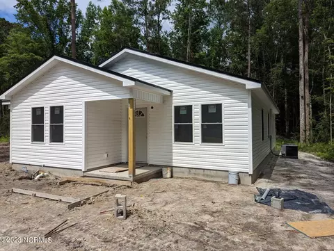 640 Walnut Dr, Jacksonville, NC 28540