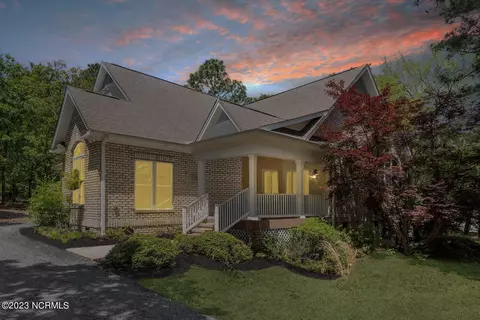 214 Firetree Ln, West End, NC 27376