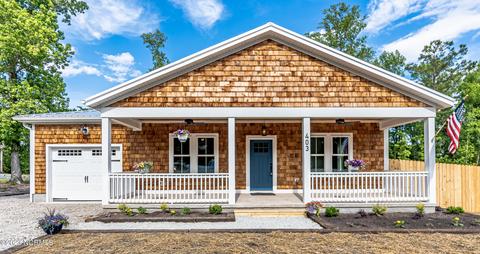 403 Washington Acres Rd, Hampstead, NC 28443