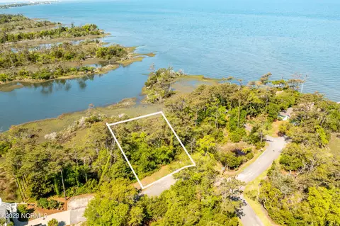 4 West Ct, Pine Knoll Shores, NC 28512