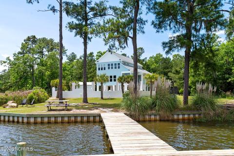 449 Tarpon Pointe Rd, Bath, NC 27808