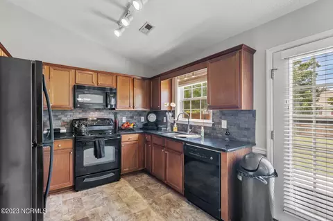 307 Fairmount Way, New Bern, NC 28562 photo 3