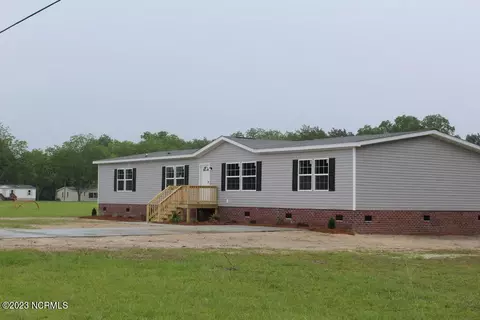 275 Batchelor Rd, Richlands, NC 28574